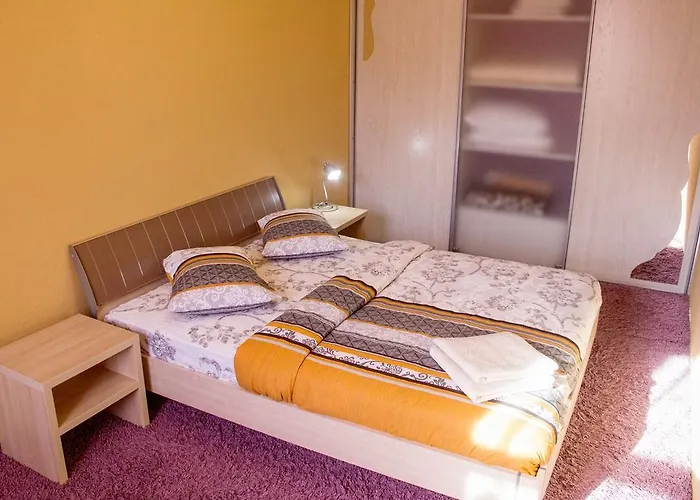 Kyiv Apartment In The City Center On Turgenevskaya Street