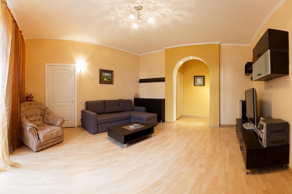 In The Center On Turgenevskaya Street Apartment Kyiv